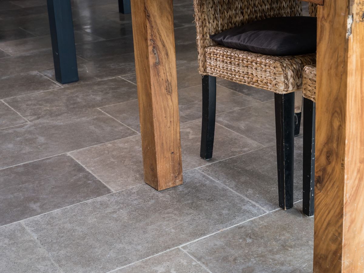 Picture for category LOIRE TUMBLED LIMESTONE