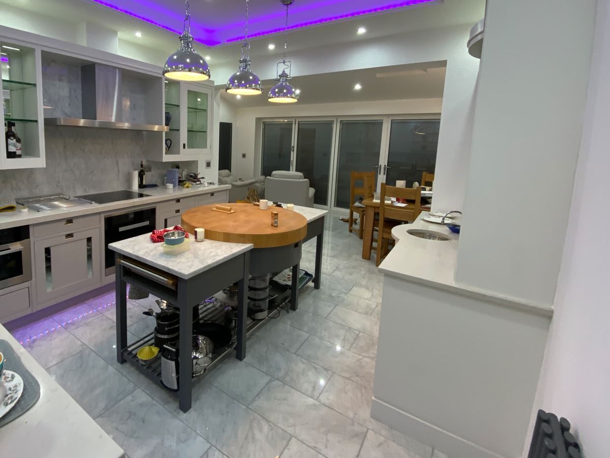 Picture for category BIANCO CARRARA POLISHED MARBLE
