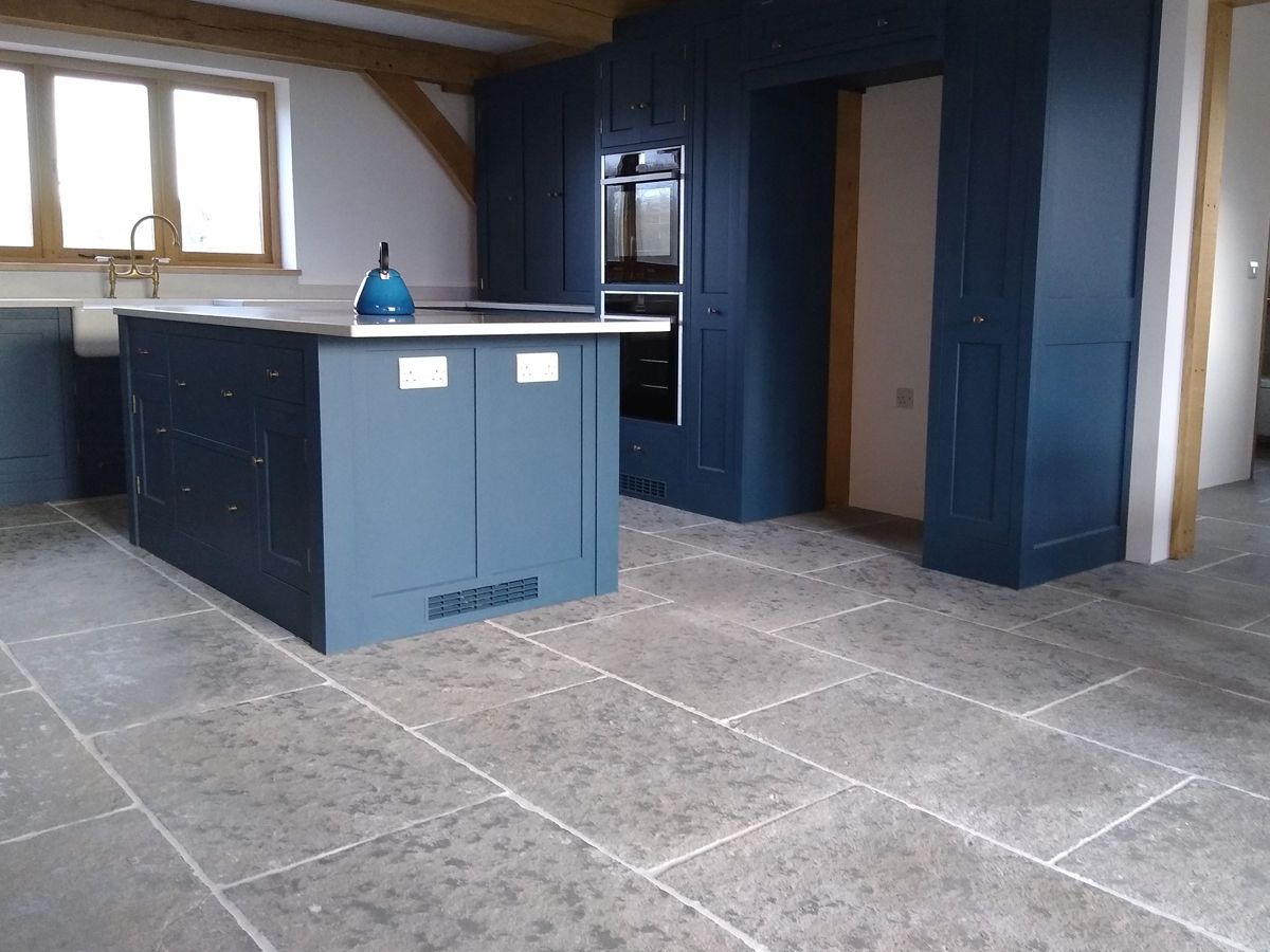 Picture for category RUTLAND GREY TUMBLED LIMESTONE