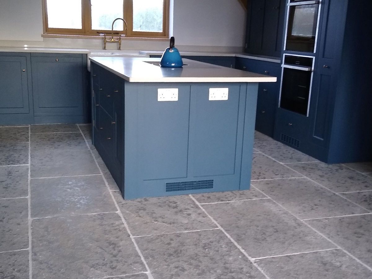 Picture for category RUTLAND GREY TUMBLED LIMESTONE