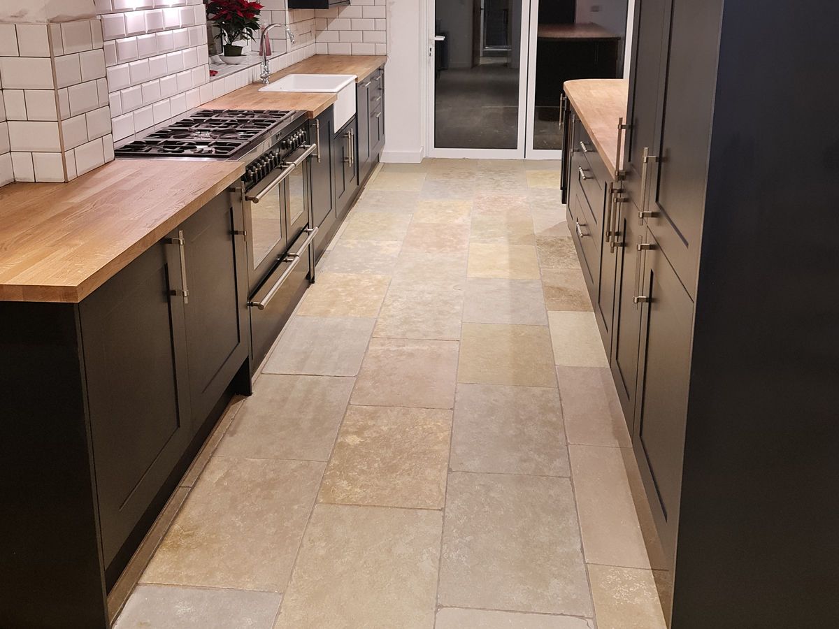 Picture for category AVONDALE TUMBLED & BRUSHED LIMESTONE