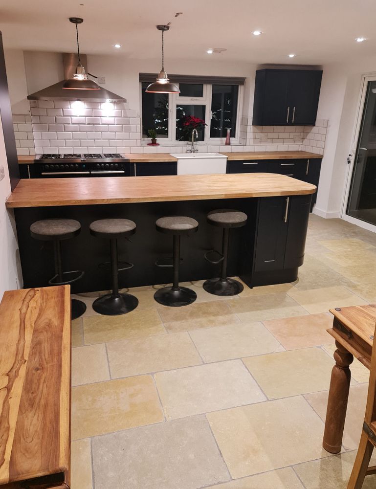Picture for category AVONDALE TUMBLED & BRUSHED LIMESTONE