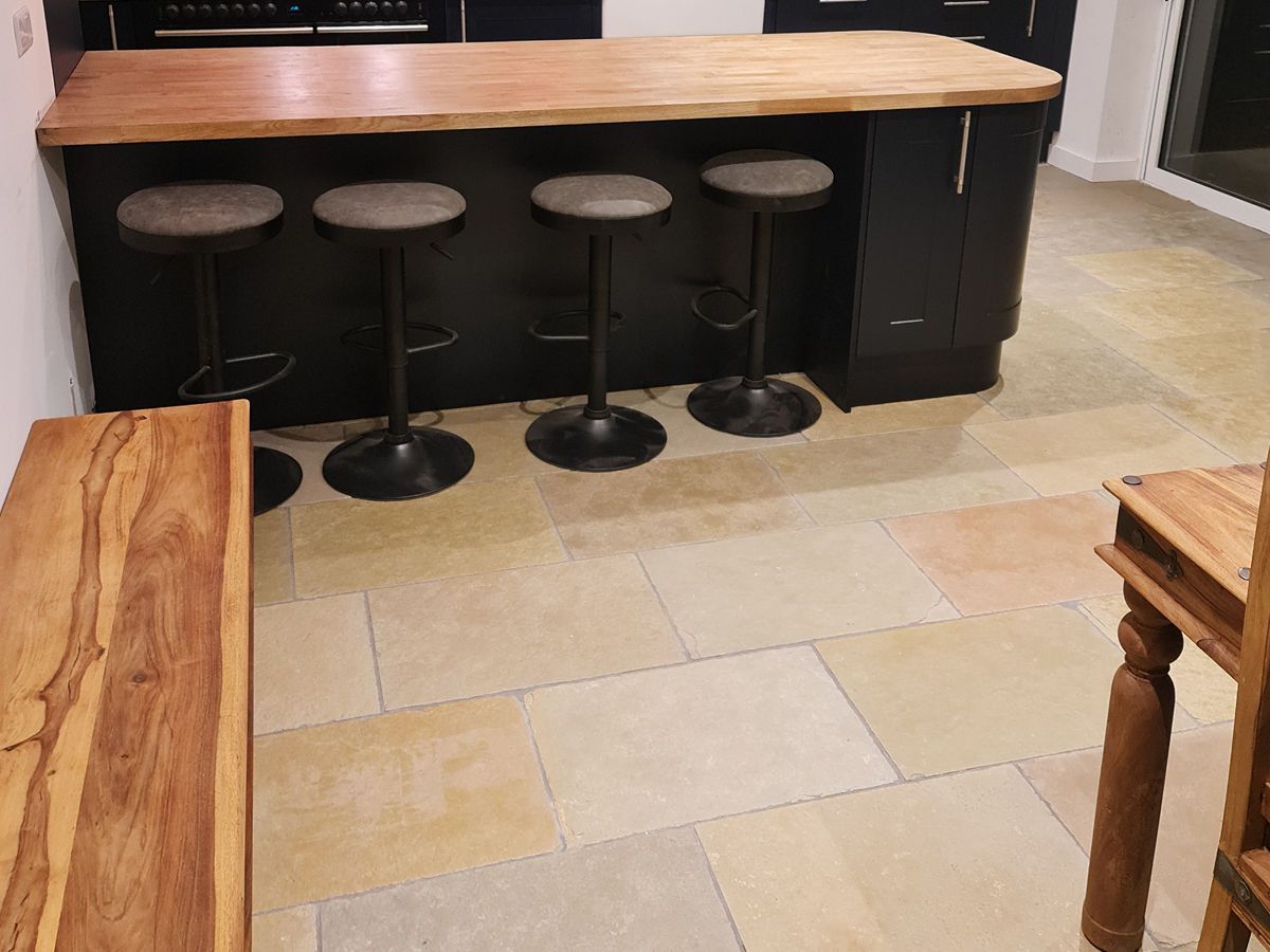 Picture for category AVONDALE TUMBLED & BRUSHED LIMESTONE