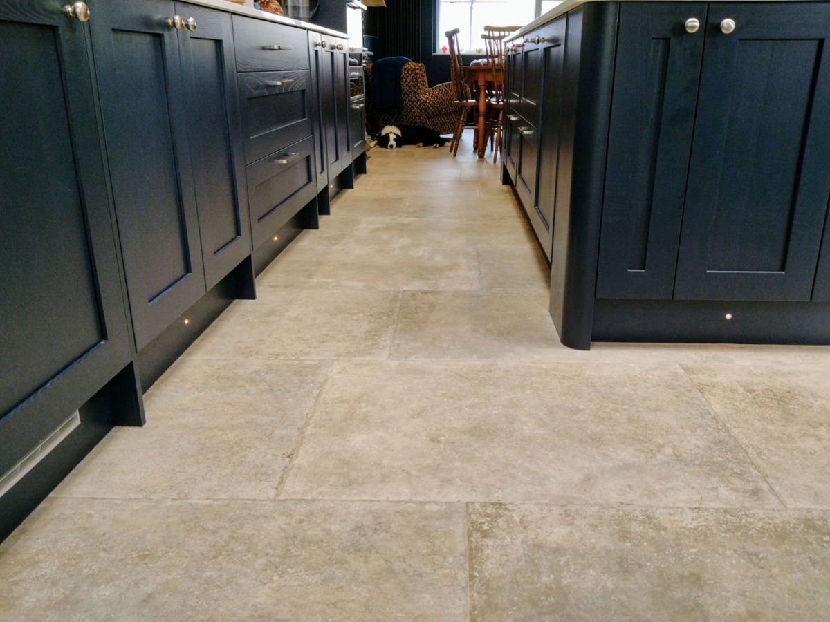 Picture for category AVIGNON BUFF ANTIQUE EFFECT PORCELAIN