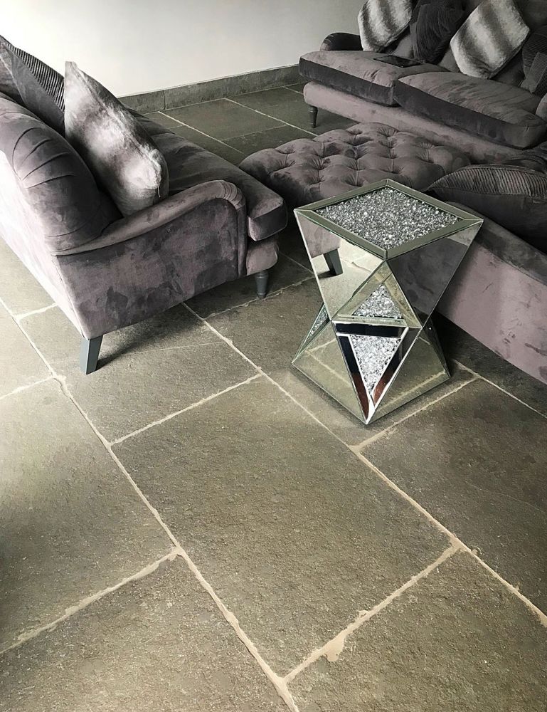 Picture for category RUTLAND GREY TUMBLED LIMESTONE