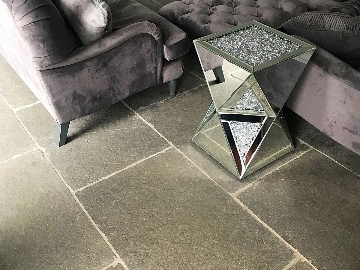 Picture for category RUTLAND GREY TUMBLED LIMESTONE