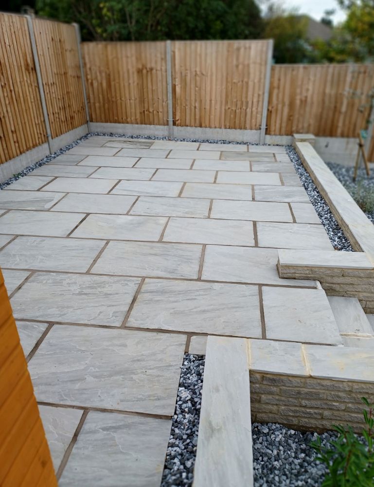 Picture for category CLASSIC SILVER GREY SANDSTONE PAVING
