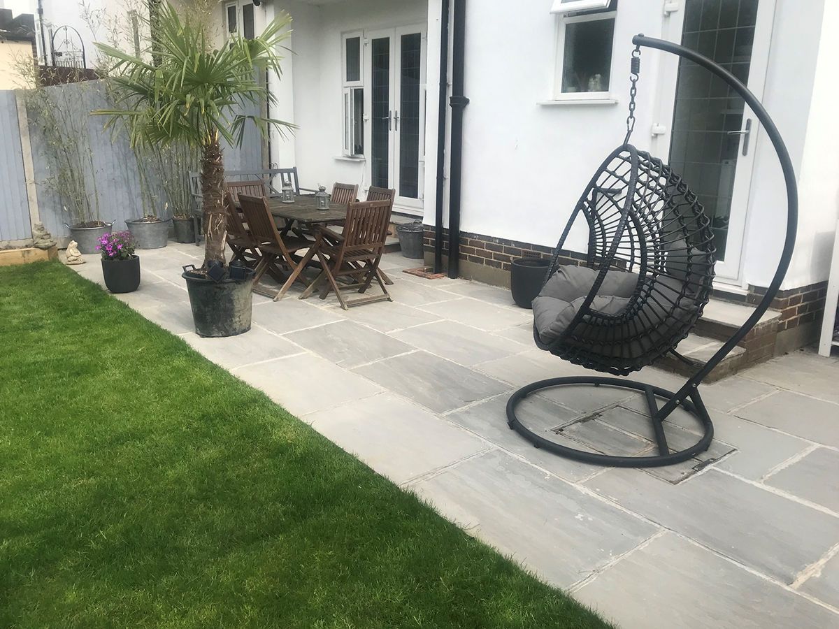 Picture for category CLASSIC SILVER GREY SANDSTONE PAVING