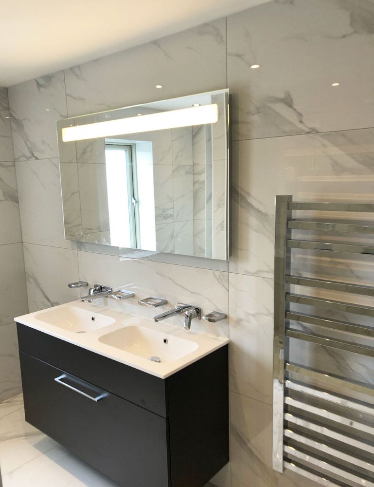Picture for category TIMELESS WHITE CARRARA POLISHED PORCELAIN