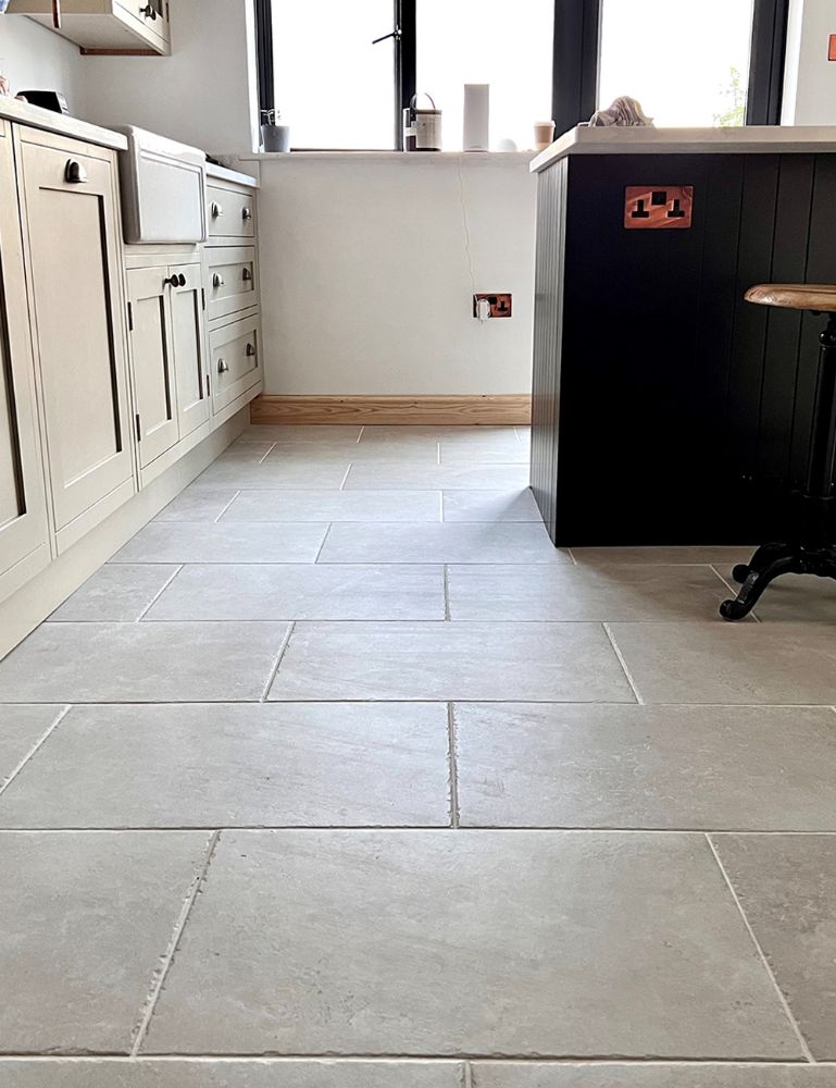Picture for category CHARTERHOUSE BIANCO ANTIQUE EFFECT PORCELAIN