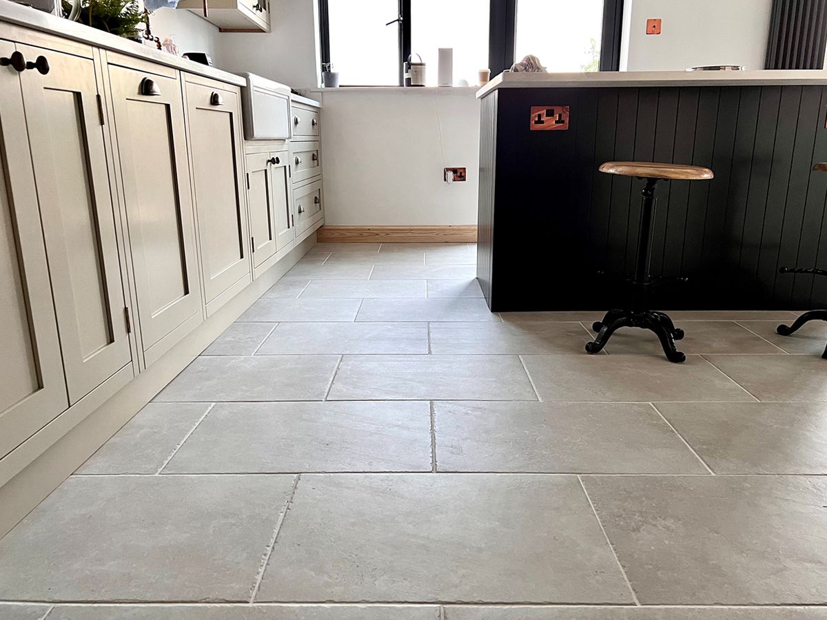 Picture for category CHARTERHOUSE BIANCO ANTIQUE EFFECT PORCELAIN