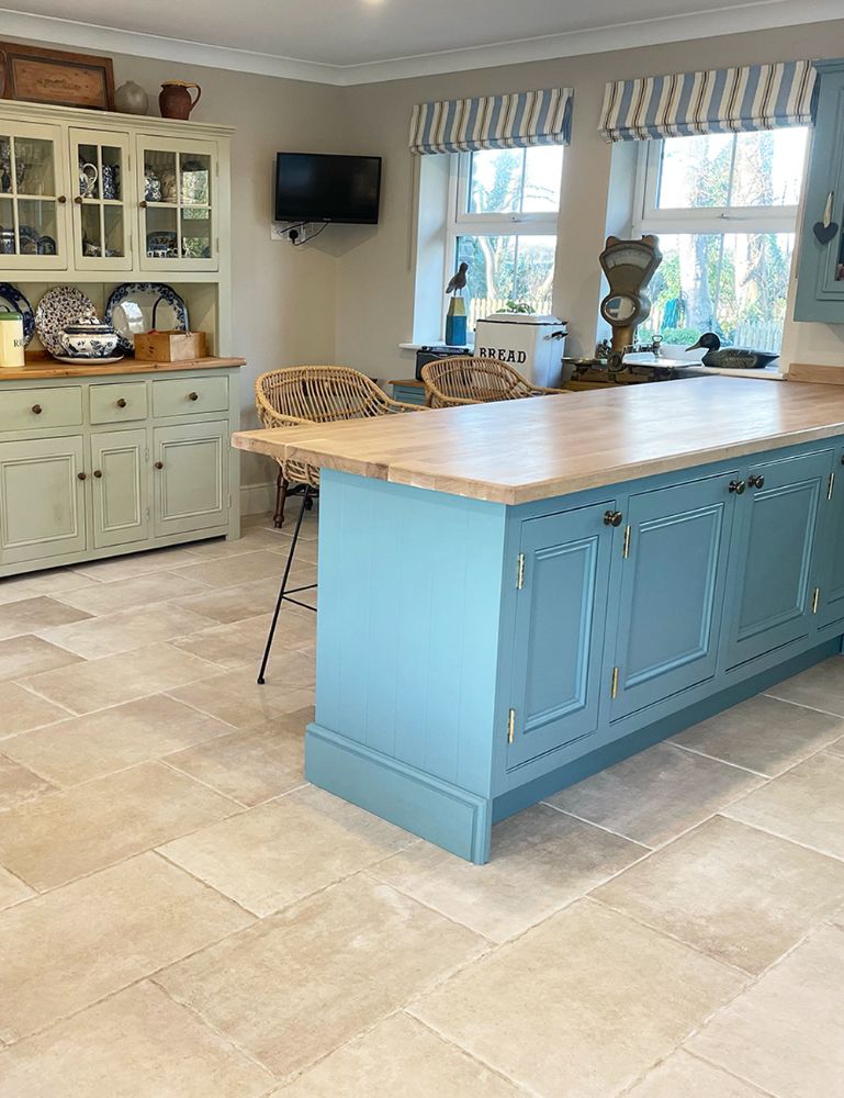 Picture for category PROVENCE BIANCO ANTIQUE EFFECT PORCELAIN