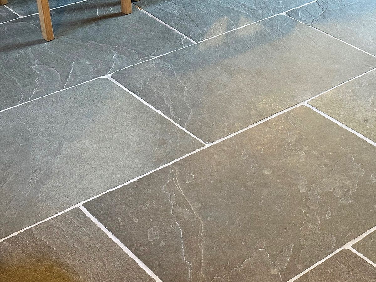 Picture for category STAMFORD TUMBLED LIMESTONE